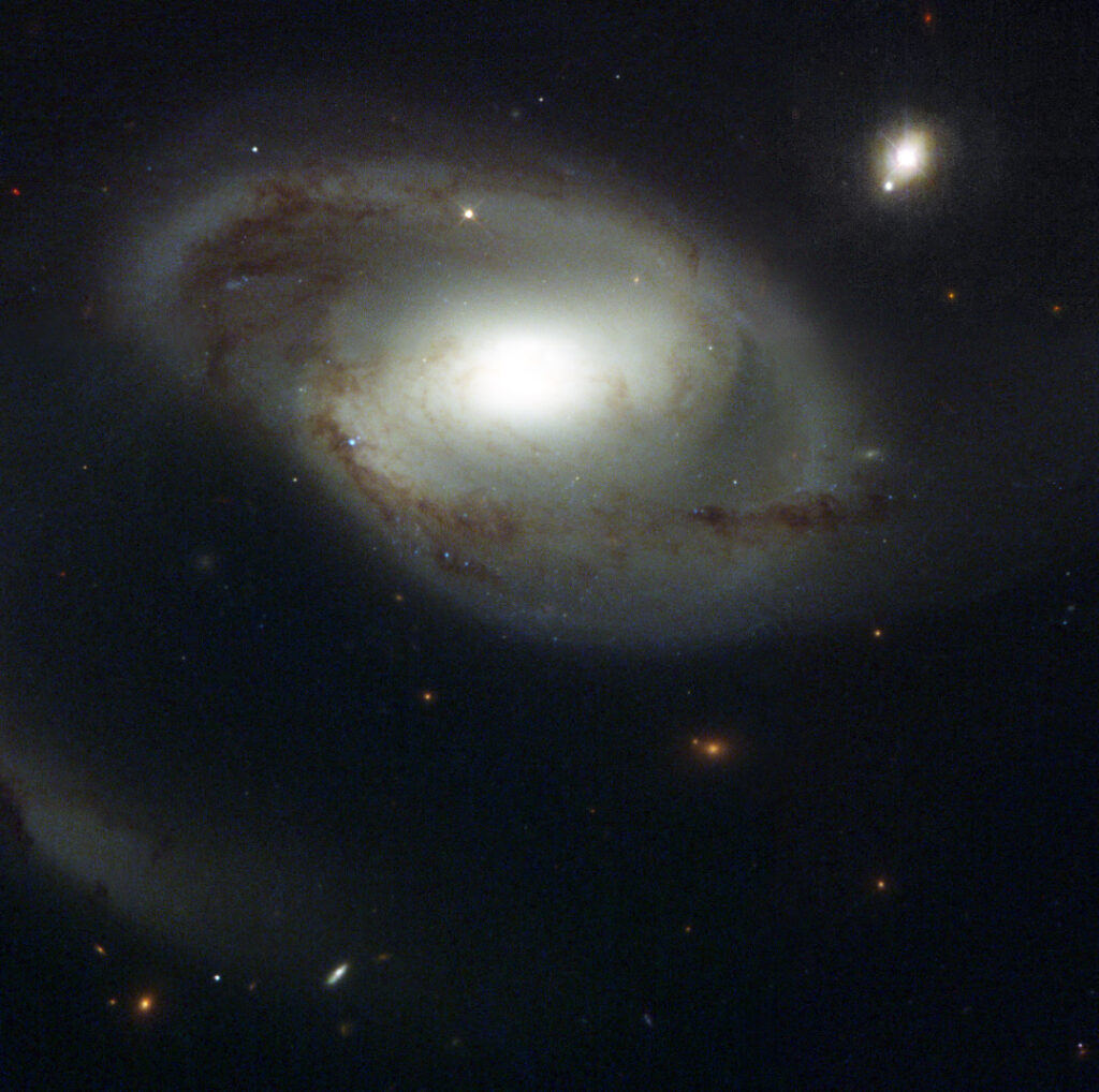 NGC 4319. Źródło: STScl (HST)